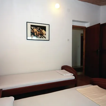 Apartment 5670a