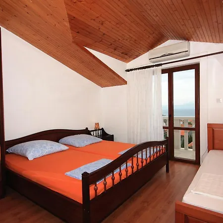 5670a Apartment Supetar